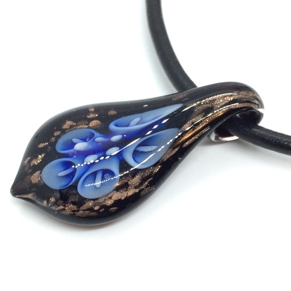 3/$30 MODERNIST FAUX LEATHER CORD ART GLASS FLOWER MOTIF PENDANT NECKLACE BOHO - Picture 9 of 13